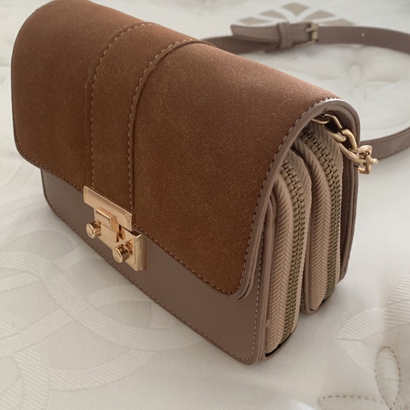 [SOLD] Crossbody Purse - Picture 3 of 6